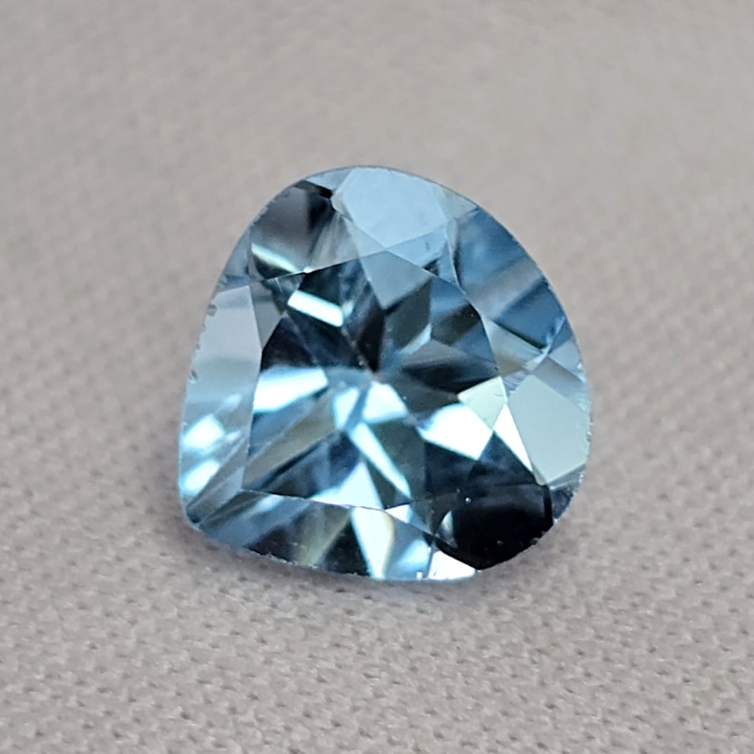 2.55 ct Natural Blue Topaz: Gemstones: Natural Blue Topaz /Carat Weights: 2.55 ct /Size or Dimensions: 8.70 X 8.70 X 5.30 mm /Treatment: Irradiated