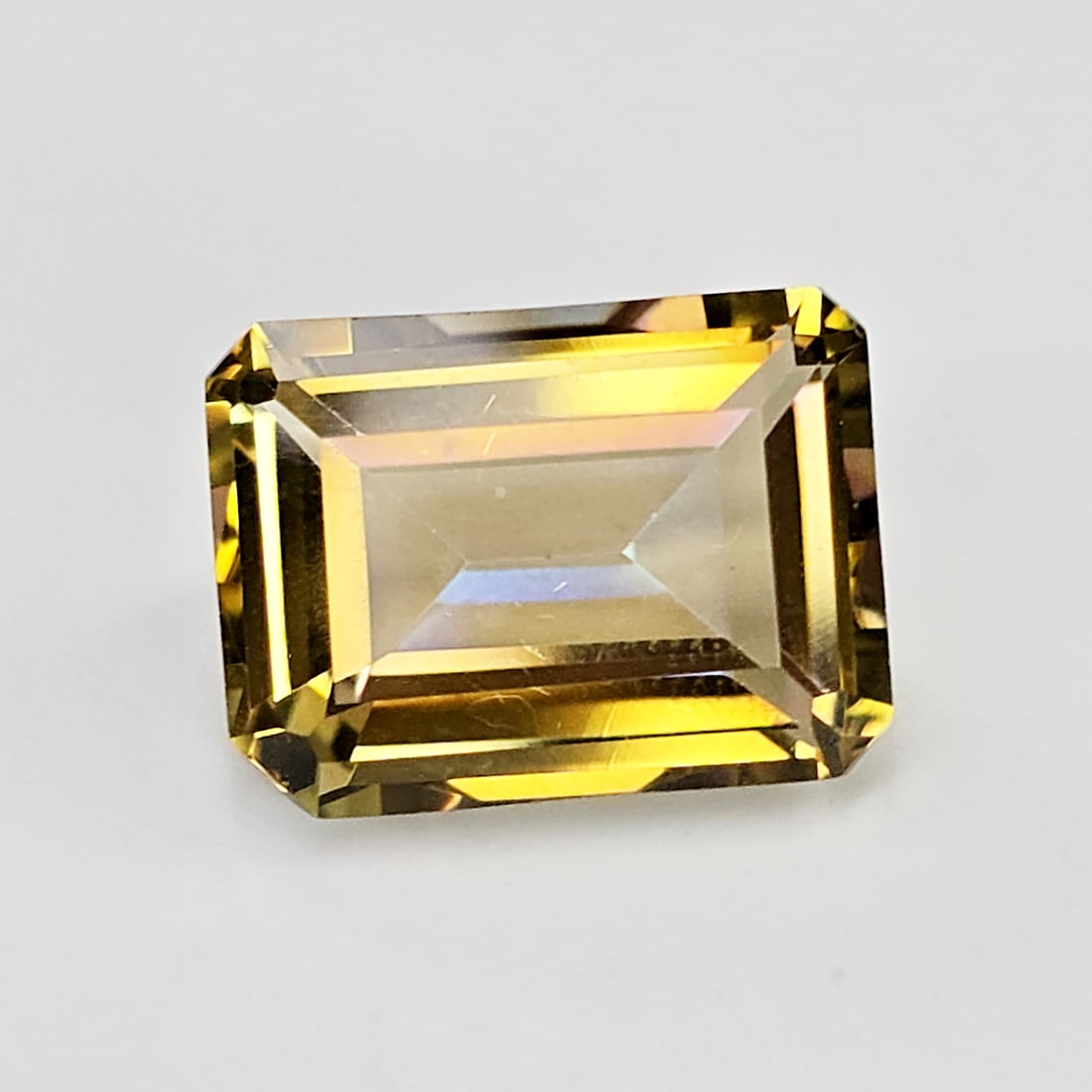 11.13 ct "Top Qulaity" Natural Yellow Mystic Quartz: Gemstones: Natural Mystic Quartz /Carat Weights: 11.13 ct /Size or Dimensions: 16 X 12 X 7.60 mm /Treatment: Coated