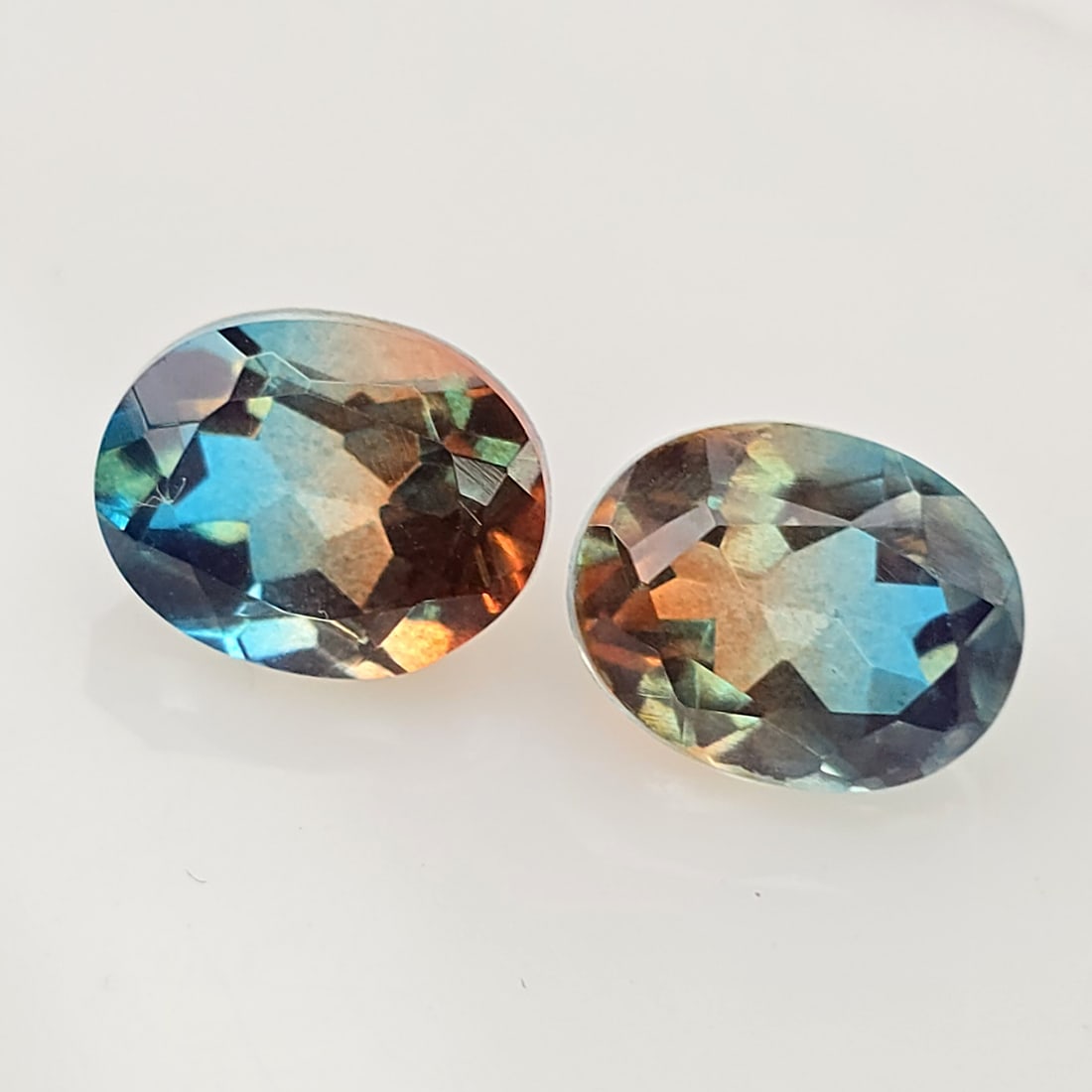 6 Ct "Beautiful"Aqua Terra Costa Doublet Quartz: Gemstones: Natural Quartz /Carat Weights: 6ct /Size or Dimensions: 10 X 8 mm Approx /Treatment: Doublet QuartzThis beautiful gemstone is crafted from two layers of natural quartz, forming a stunning D