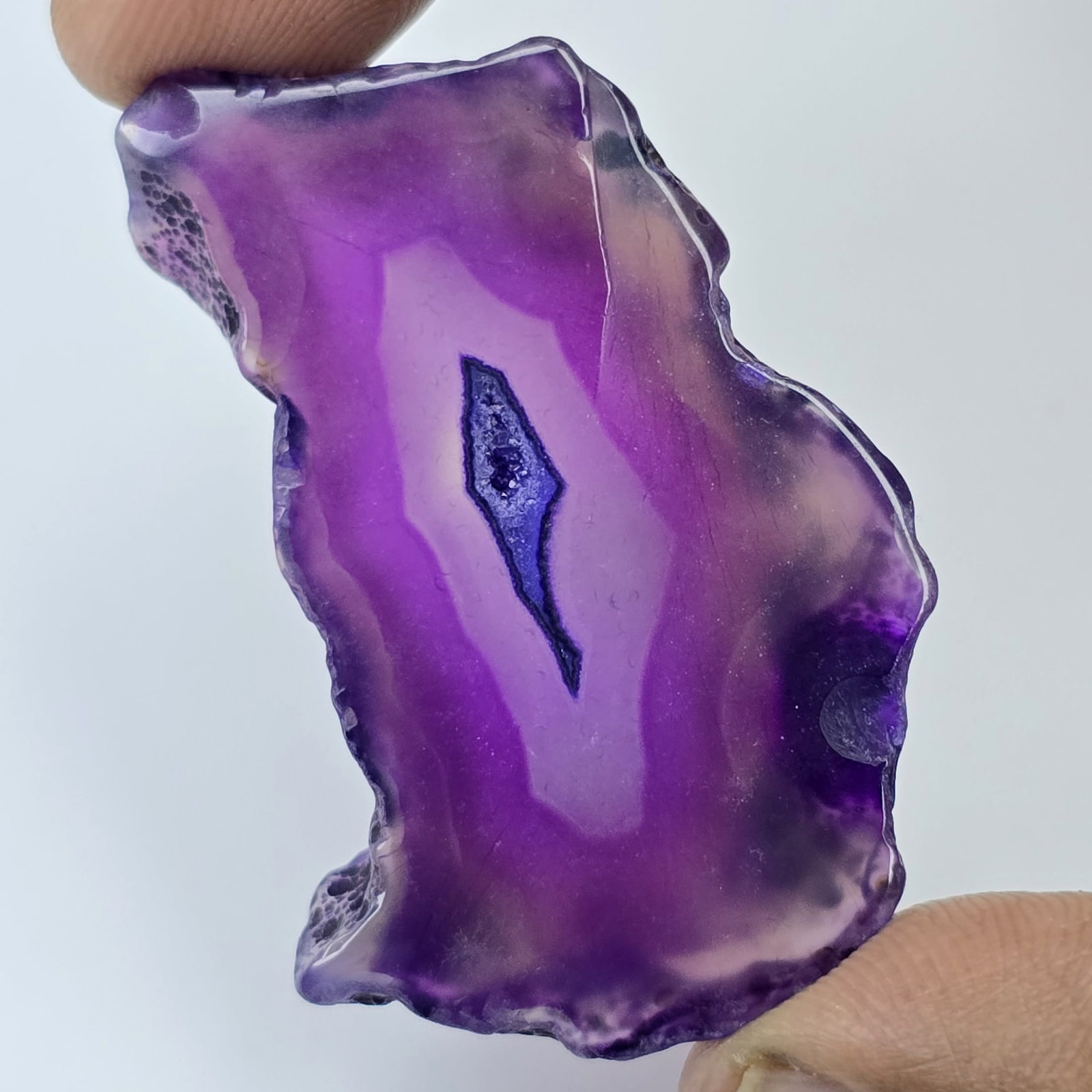 61 ct Natural Onyx Slice: Gemstones: Natual Onyx Slice /Carat Weights: 61 ct /Size or Dimensions: 45 X 28.50 X 6.60 mmTreatment: Color Dyed