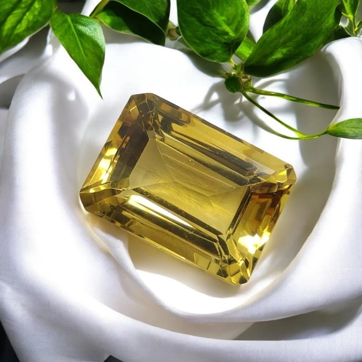 10.60 Ct "AAA Grade" Natural Citrine: Gemstones: Natural Citrine /Carat Weights: 10.60 Ct /Size or Dimensions: 15.31 X 10.89 X 8.26 mm Approx