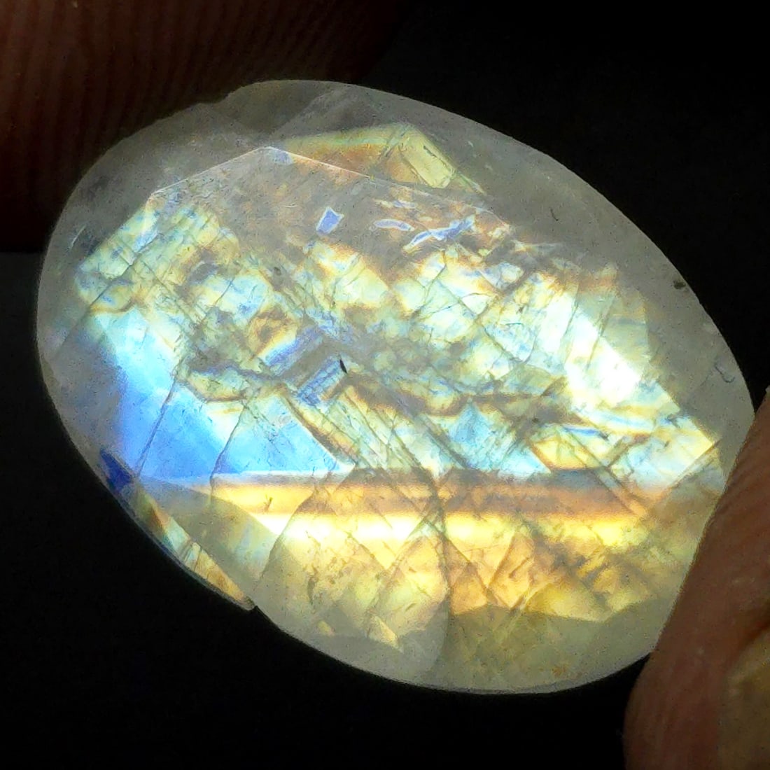 9.13 Ct Natural Rainbow Blue Moonstone Cut (1 of 4)
