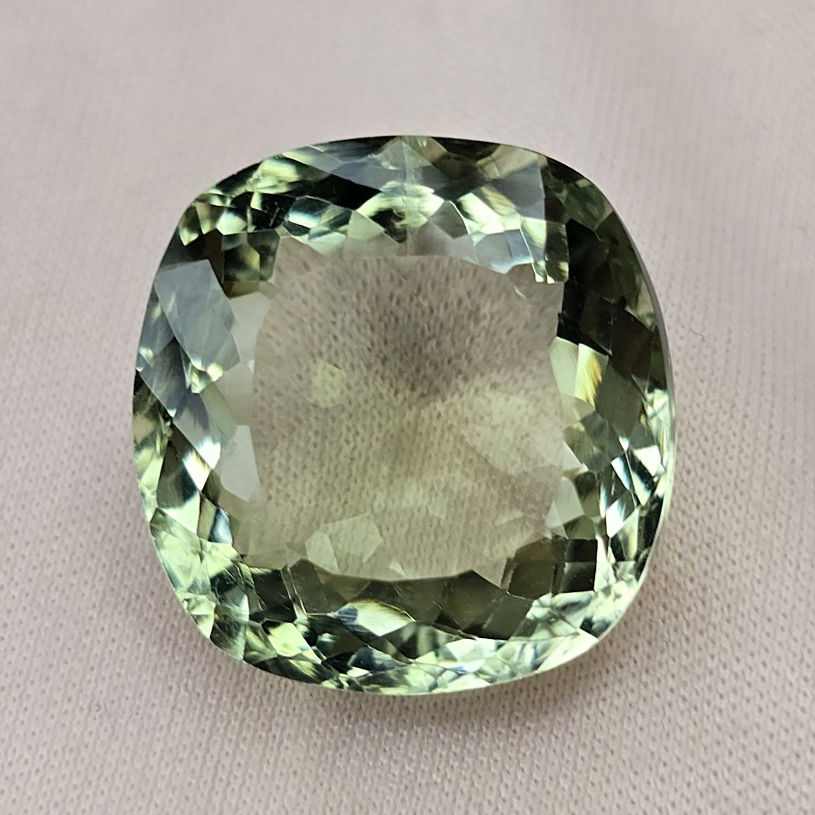 29.23 Ct "Top Quality" Natural Green Amethyst: Gemstones: Natural Green Amethyst /Carat Weights: 29.23 Ct /Size or Dimensions: 18.70 X 13.40 X 10.40 mm / Treatment: Heated