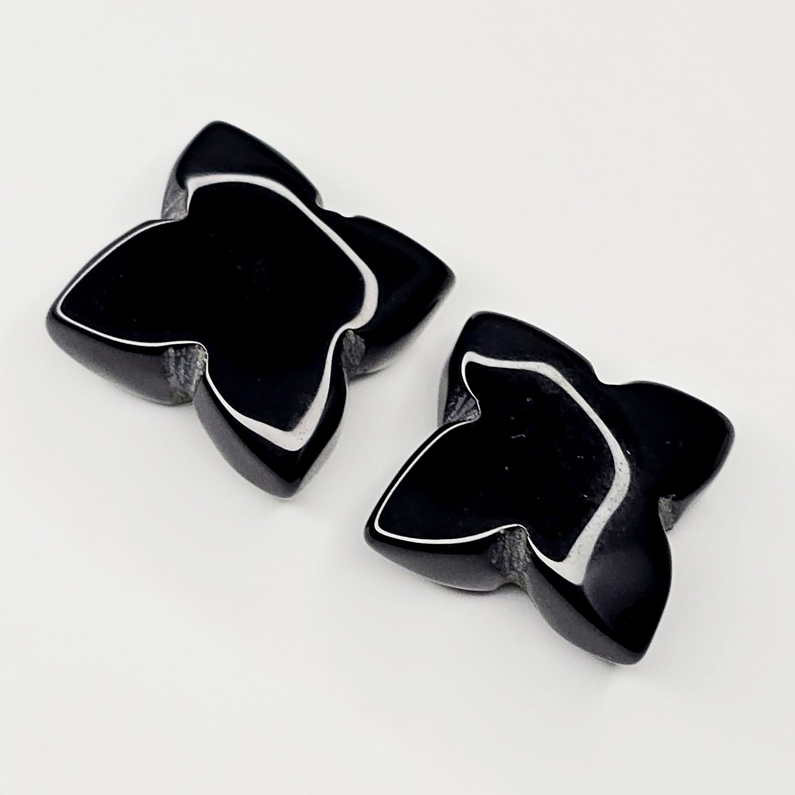 23.83 ct Natural Black Onyx Star Set: Gemstones: Natual Onyx Slice /Carat Weights: 23.83 ct /Size or Dimensions: 15 X 15 mm