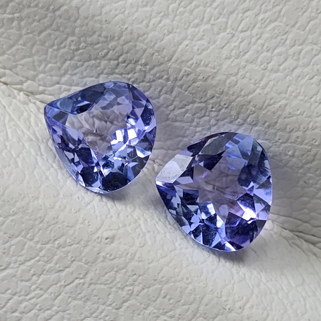 0.86 ct "Flawless" Natural Tanzanite Pair: Gemstones: Natural Tanzanite /Carat Weights: 0.86 ct /Size or Dimensions: 5 X 5 mm Approx