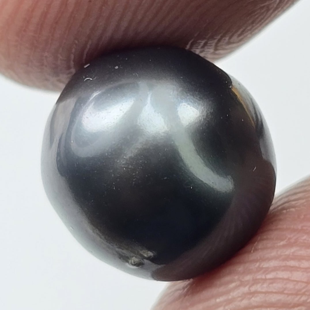 5.96 ct "Rare" Natural Black Tahitian Pearl: Gemstones: Natural Tahitian Black Pearl /Carat Weights: 5.96 ct /Size or Dimensions: 10 X 9.30 mm Approx