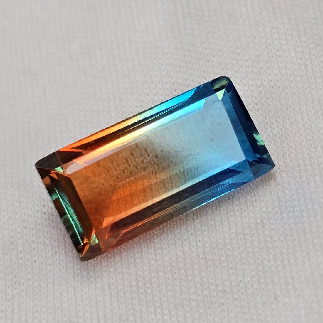 7.47 Ct "Beautiful"Aqua Terra Costa Doublet Quartz: Gemstones: Natural Quartz /Carat Weights: 7.47 ct /Size or Dimensions: 16 X 8 mm Approx /Treatment: Doublet QuartzThis beautiful gemstone is crafted from two layers of natural quartz, forming a stunni