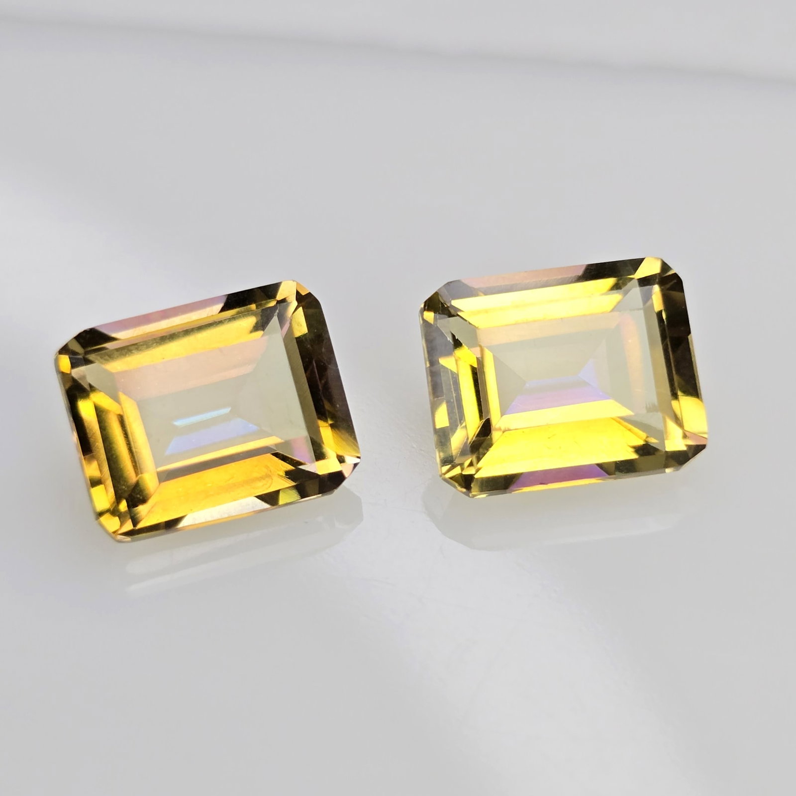 6.13 ct "Top Qulaity" Natural Yellow Mystic Quartz Pair: Gemstones: Natural Mystic Quartz /Carat Weights: 6.13 ct /Size or Dimensions: 10 X 8 mm /Treatment: Coated