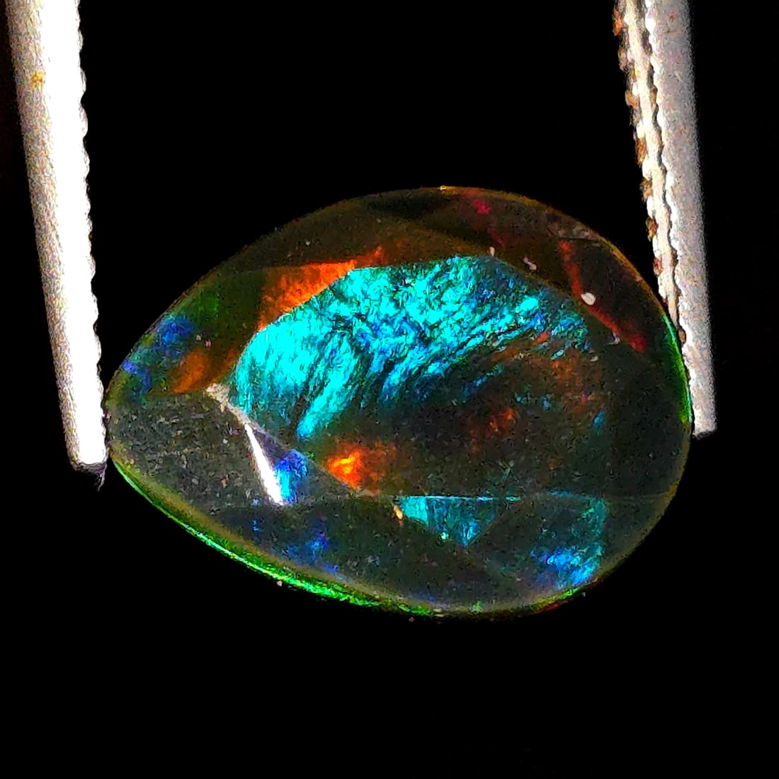 2.83 Ct "Play Of Colors" Natural Black Opal Cut: Gemstones: Natural Black Fire Opal /Carat Weights: 2.83 ct /Size or Dimensions: 12.40 X 9.20 X 5.30 mm Approx /Treatment: Heated