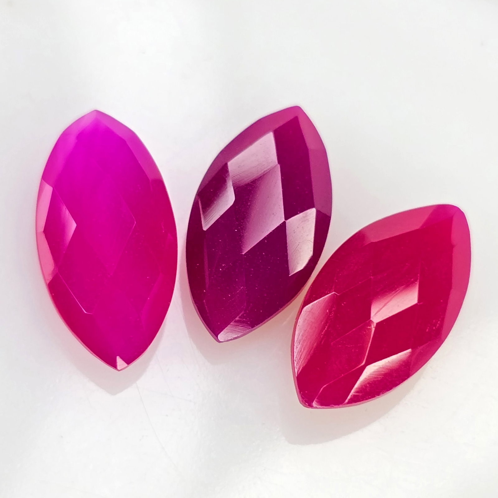 10.75 ct Natural Pink Onyx Set: Gemstones: Natual Onyx /Carat Weights: 10.75 ct /Size or Dimensions: 16 X 8 mmTreatment: Color Dyed