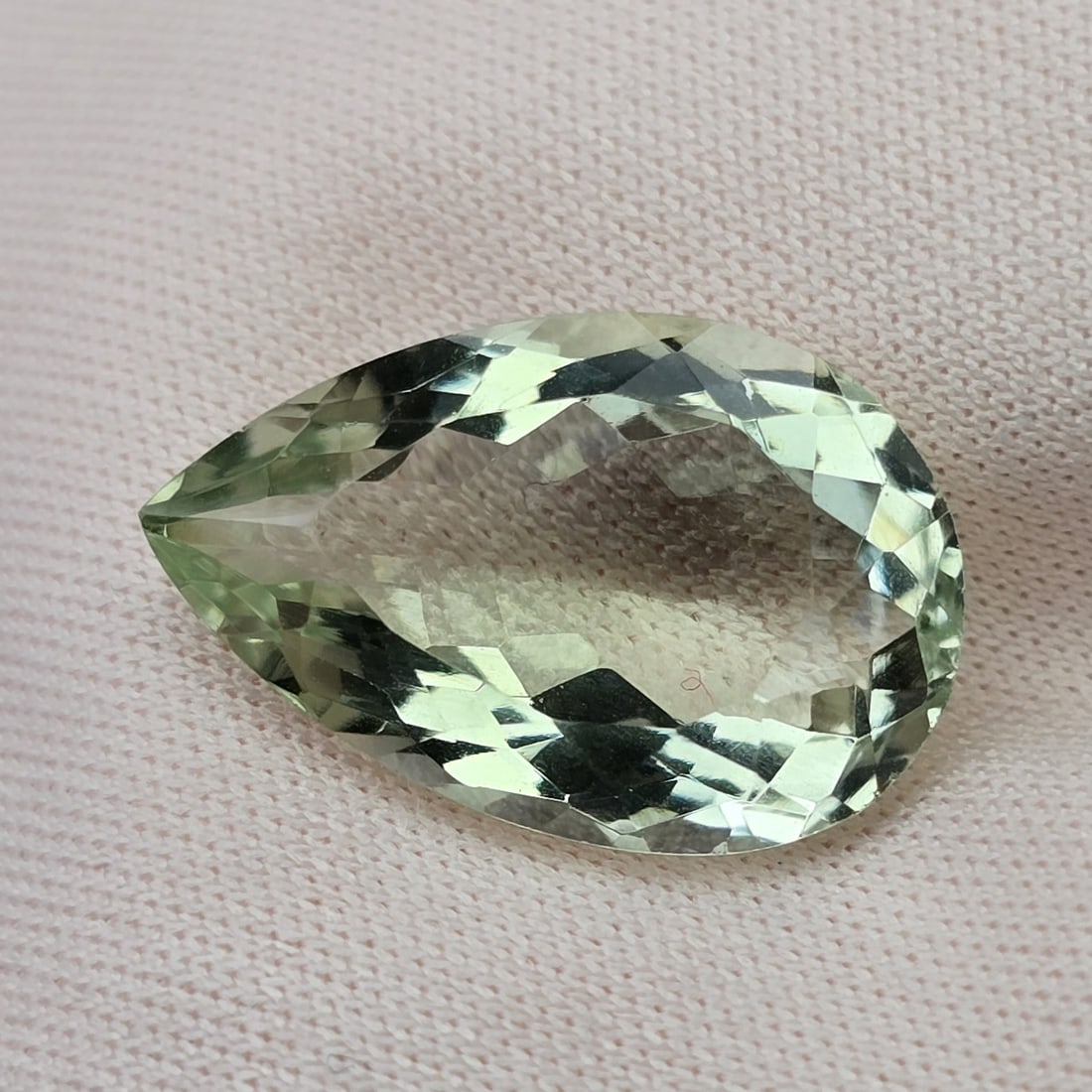 7.95 Ct "Top Quality" Natural Green Amethyst: Gemstones: Natural Green Amethyst /Carat Weights: 7.95 Ct /Size or Dimensions: 13 X 13 mm / Treatment: Heated