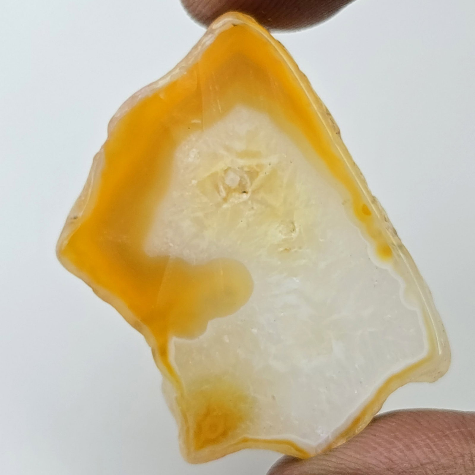 56.90 ct Natural Onyx Slice: Gemstones: Natual Onyx Slice /Carat Weights: 56.90 ct /Size or Dimensions: 36 X 25.50 X 6.50 mmTreatment: Color Dyed