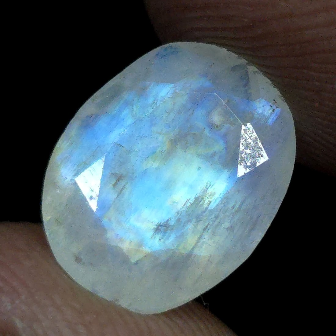 2.61 Ct Natural Rainbow Blue Moonstone Cut (1 of 3)