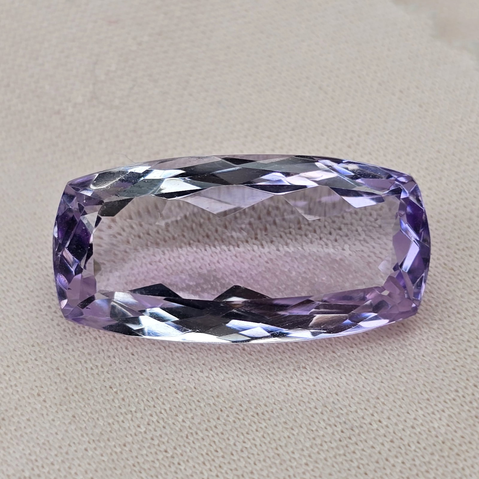 15.17 ct "Top Quality" Brazilian Natural Pink Amethyst: Gemstones: Natural Brazil Amethyst /Carat Weights: 15.17 ct /Size or Dimensions: 22 X 11 X 8.50 mm /Origin : Brazil