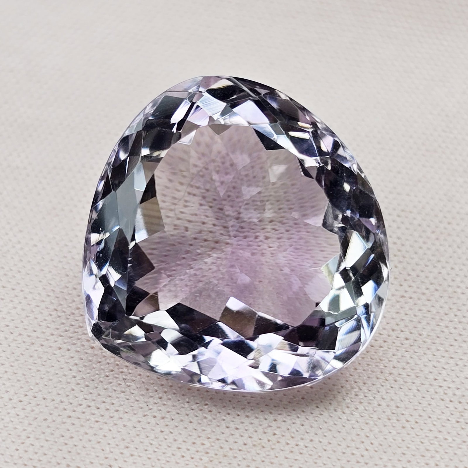 27.81 ct "Top Quality" Brazilian Natural Pink Amethyst: Gemstones: Natural Brazil Amethyst /Carat Weights: 27.81 ct /Size or Dimensions: 20 X 19.50 X 12.50 mm /Origin : Brazil