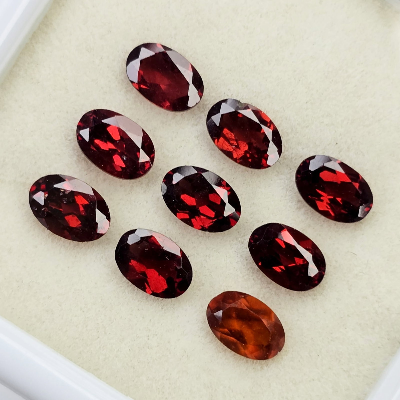 5.50 Ct Natural Red Garnet Oval Set: Gemstones: Natural Red Garnet /Carat Weights: 5.50 ct /Size or Dimensions: 6 X 4 mm Approx