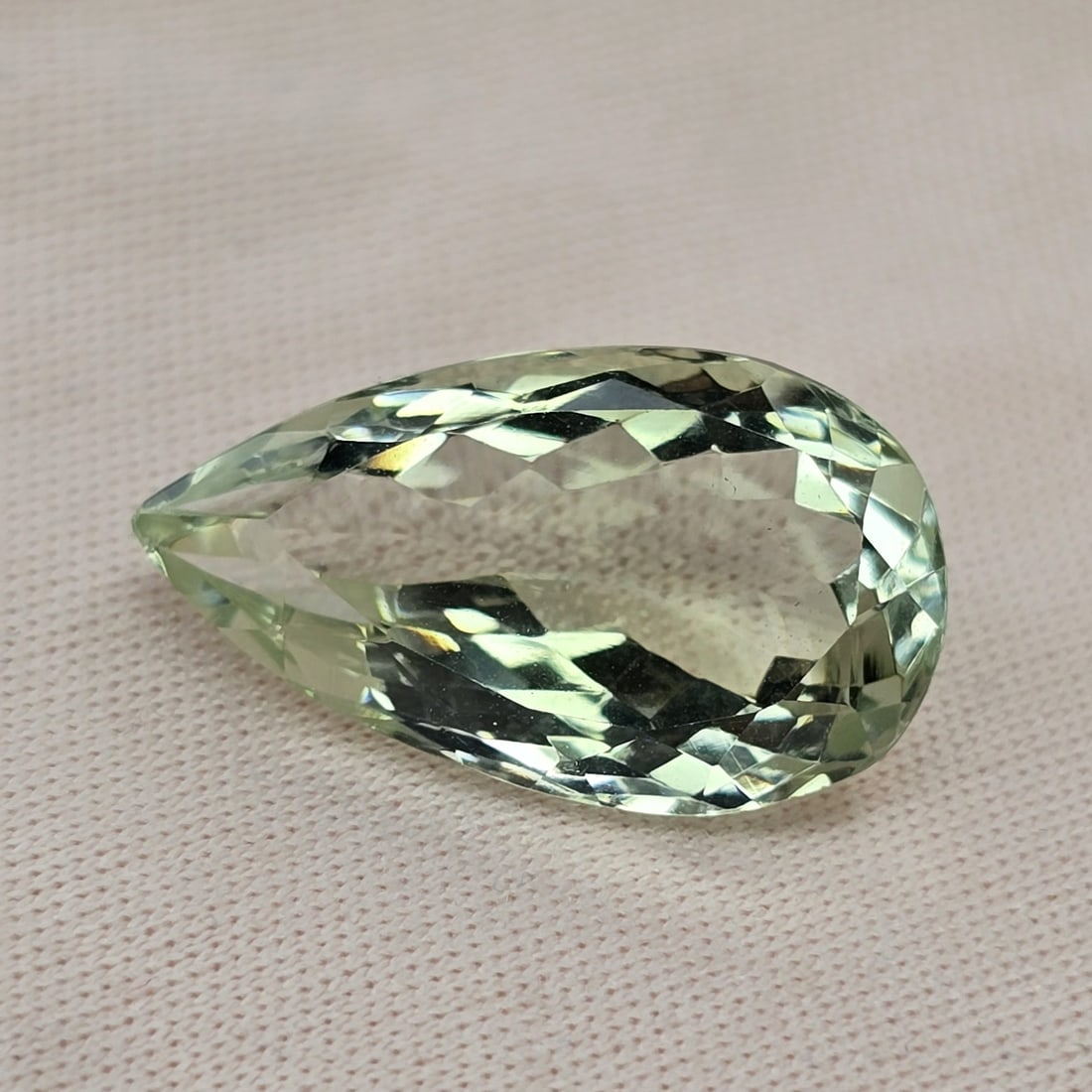 10.65 Ct "Top Quality" Natural Green Amethyst: Gemstones: Natural Green Amethyst /Carat Weights: 10.65 Ct /Size or Dimensions: 20 X 11.50 X 8 mm / Treatment: Heated