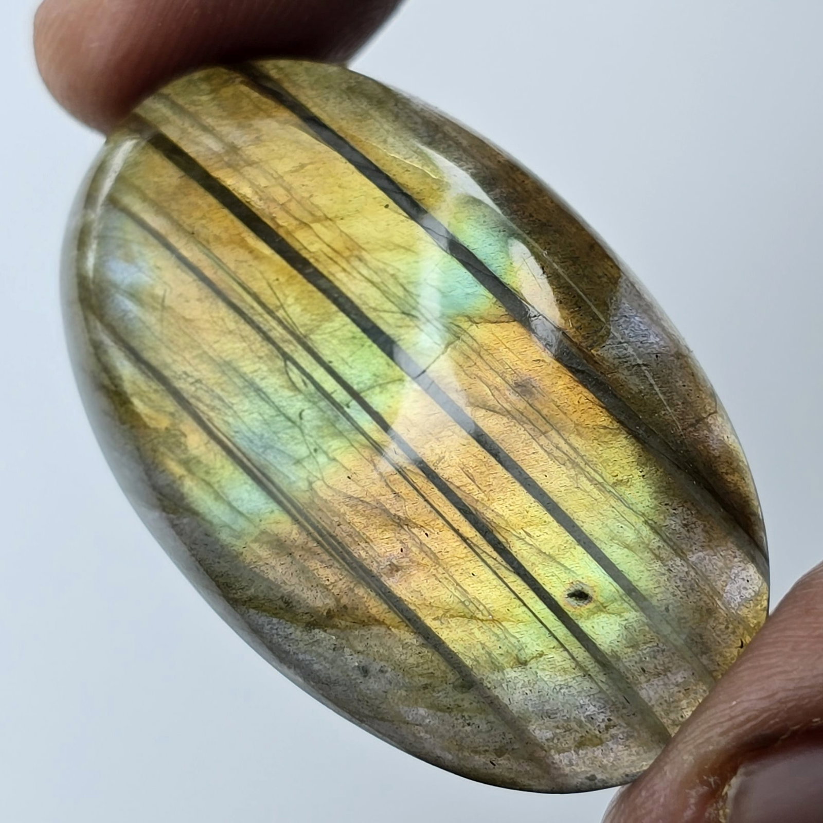 42.17 Ct Natural Multicolor Labradorite: Gemstones: Natural LabradoriteCarat Weights: 42.17 ct Size/Dimensions: 35.60 X 22 X 6 mm ApproxTreatment: No