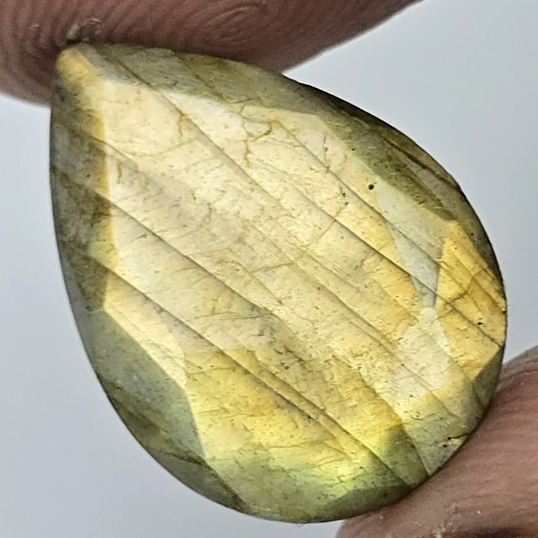 8.13 Ct Natural Labradorite Faceted: Gemstones: Natural LabradoriteCarat Weights: 8.13 ct Size/Dimensions: 18 X 13 X 6 mm ApproxTreatment: No