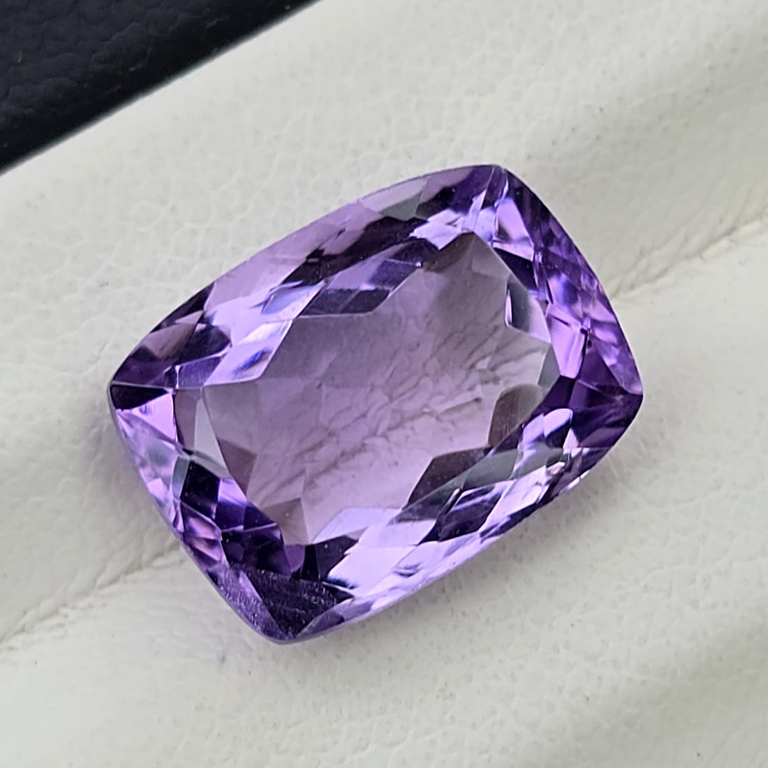 5.55 ct "Top Quality" Brazilian Natural Purple Amethyst: Gemstones: Natural Brazil Amethyst /Carat Weights: 5.55 ct /Size or Dimensions: 12.70 X 9.50 X 6.50 mm /Origin : Brazil
