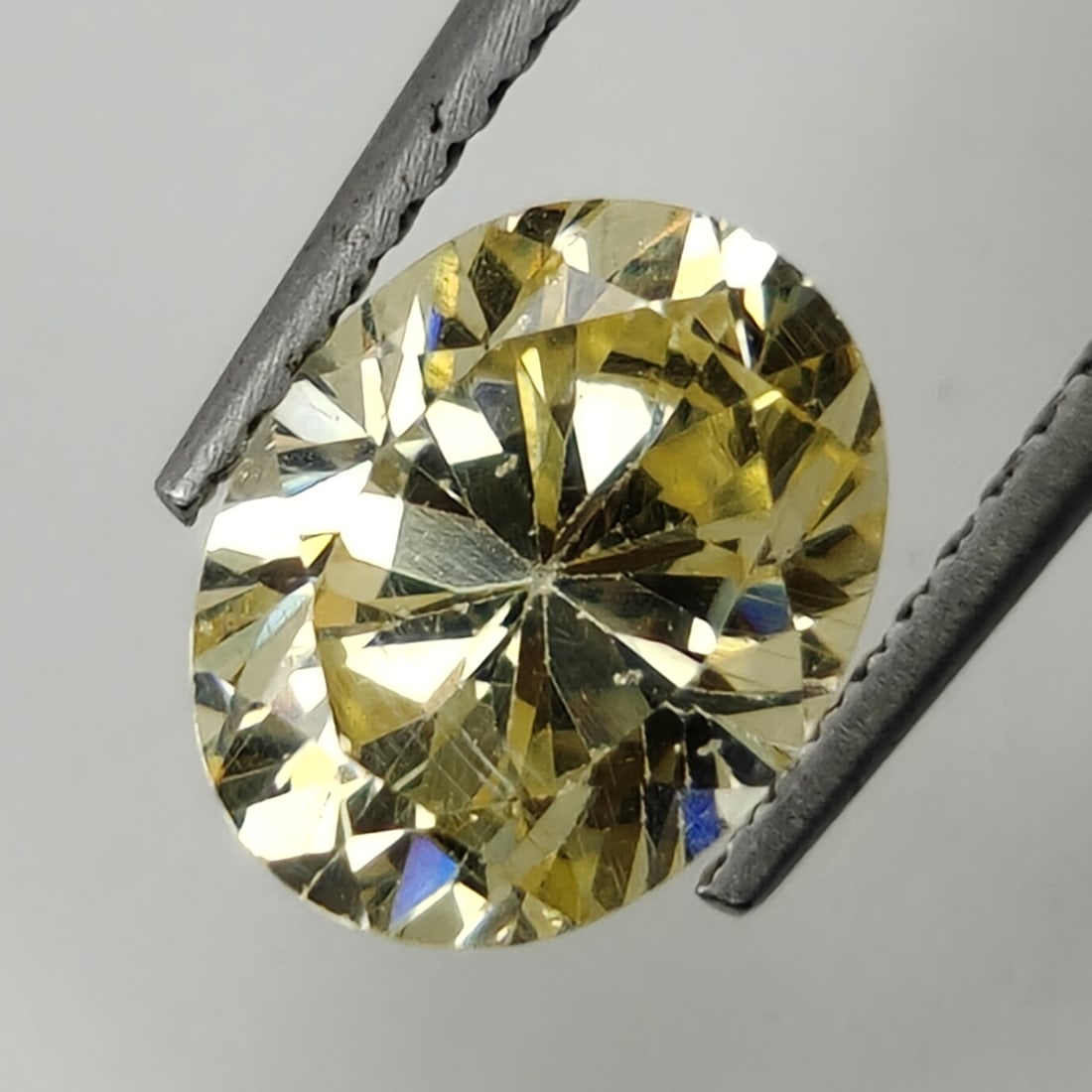 3.65 Ct Cubic Zirconia: Gemstones: Cubic Zirconia /Carat Weights: 3.65 Ct /Size or Dimensions: 9 x 7 mm Approx