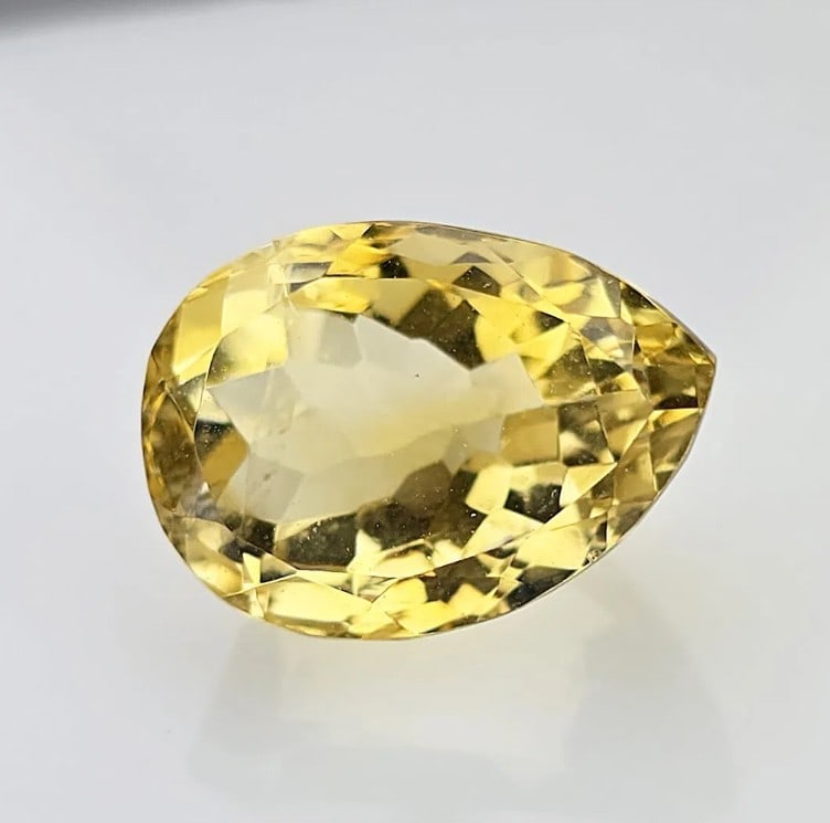 5.86 Ct Natural Citrine: Gemstones: Natural Citrine /Carat Weights: 5.86 Ct /Size or Dimensions: 12.70 X 9.20 X 8 mm Approx