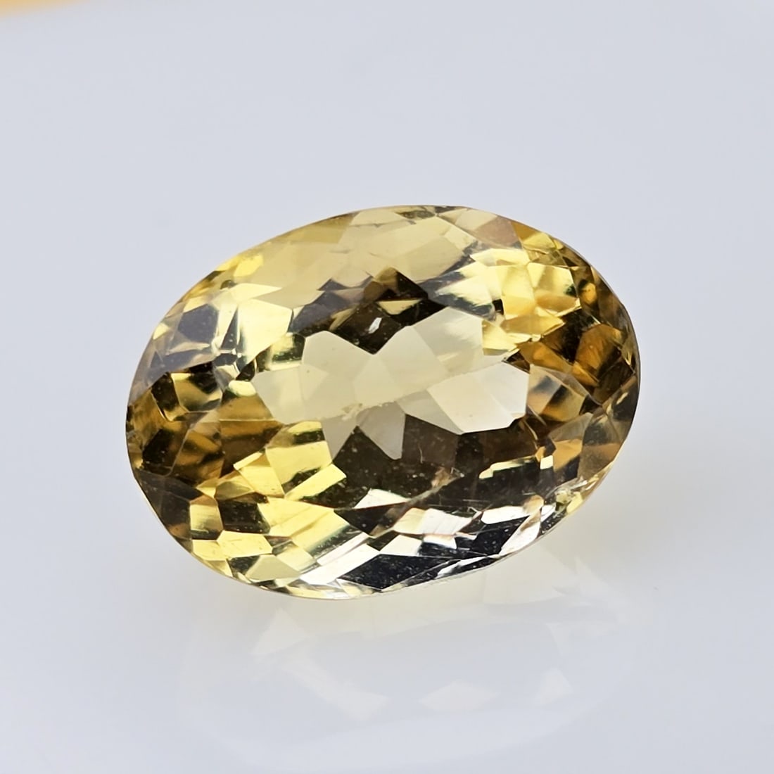 3.77 Ct Natural Citrine: Gemstones: Natural Citrine /Carat Weights: 3.77 Ct /Size or Dimensions: 11 X 8 X 7 mm