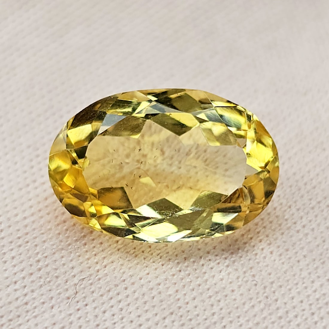 5.22 Ct Natural Citrine: Gemstones: Natural Citrine /Carat Weights: 5.22 Ct /Size or Dimensions: 13 X 8.50 X 6.90 mm Approx