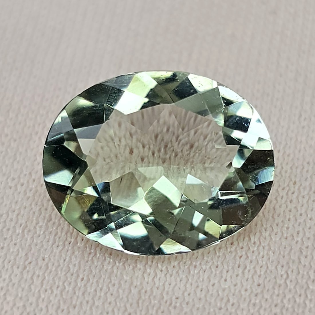 2.63 Ct "Top Quality" Natural Green Amethyst: Gemstones: Natural Green Amethyst /Carat Weights: 2.63 Ct /Size or Dimensions: 11 X 9 X 5 mm / Treatment: Heated