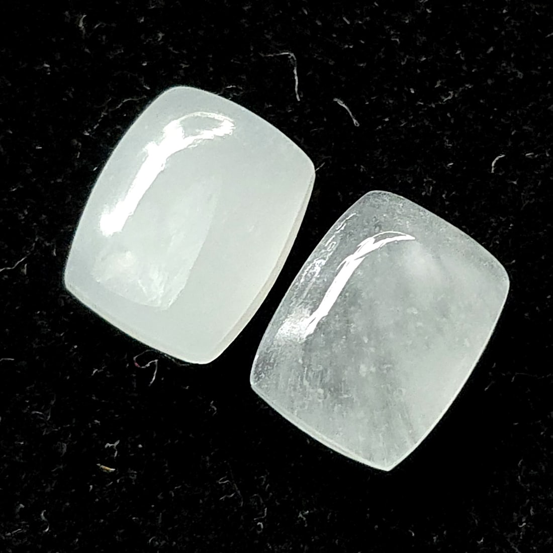 7.05 ct Natural Aquamarine Cab: Gemstones: Natural Aquamarine /Carat Weights: 7.05 ct /Size or Dimensions: 10 X 8 mm Approx /Treatment: Natural