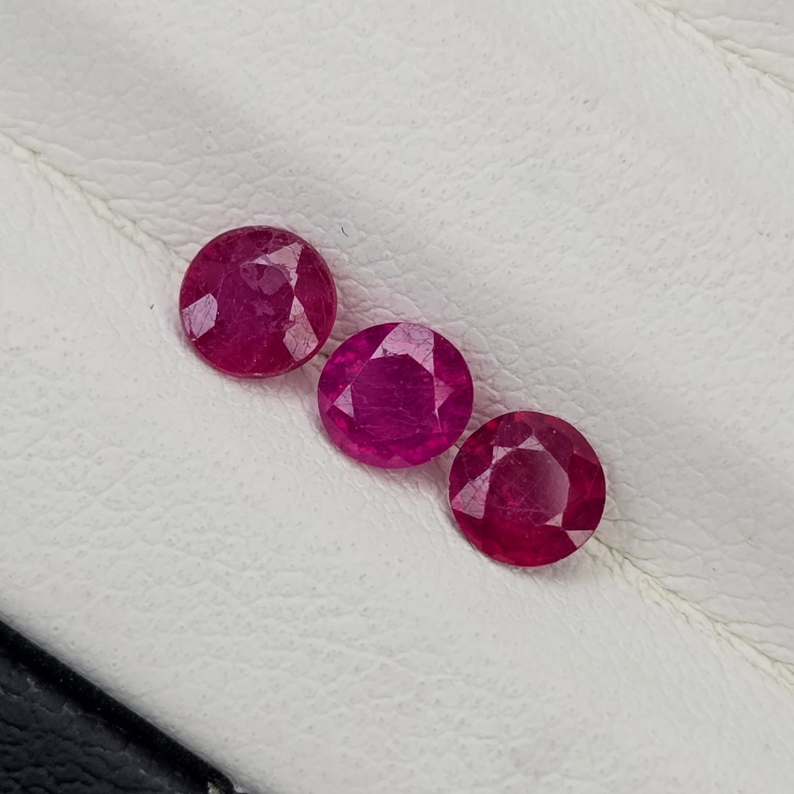 1.08 Ct Natural Mozambique Red Ruby Set (1 of 2)