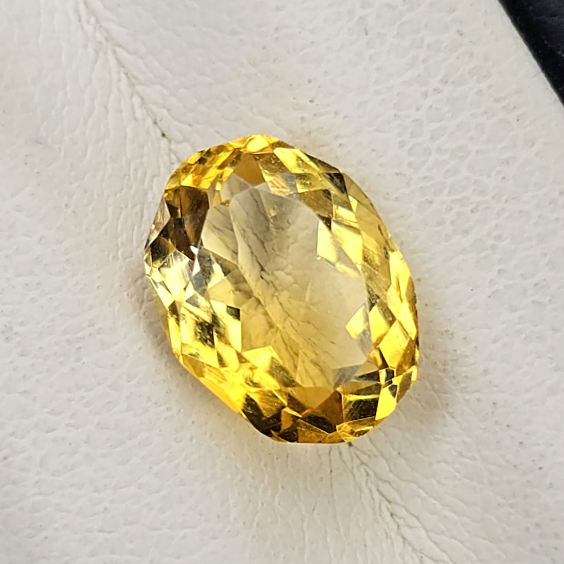 2.24 Ct Natural Citrine: Gemstones: Natural Citrine /Carat Weights: 2.24 Ct /Size or Dimensions: 9.50 X 7 X 5 mm Approx