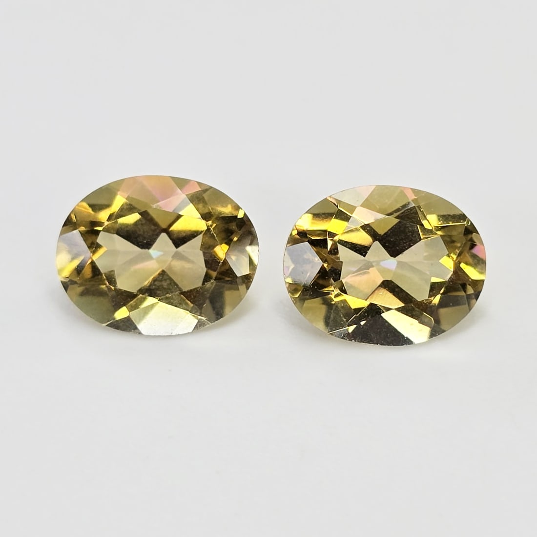 4.96 ct "Top Qulaity" Natural Yellow Mystic Quartz Pair: Gemstones: Natural Mystic Quartz /Carat Weights: 4.96 ct /Size or Dimensions: 10 X 8 mm /Treatment: Coated