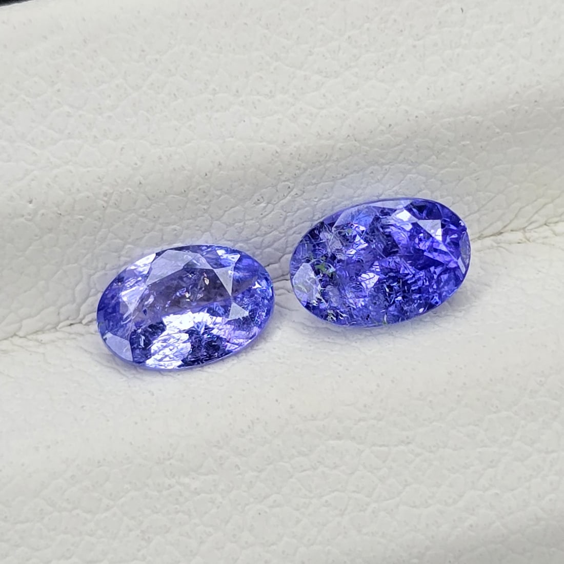 0.95 ct Natural Tanzanite Oval Pair: Gemstones: Natural Tanzanite /Carat Weights: 0.95 ct /Size or Dimensions: 6 X 4 mm Approx