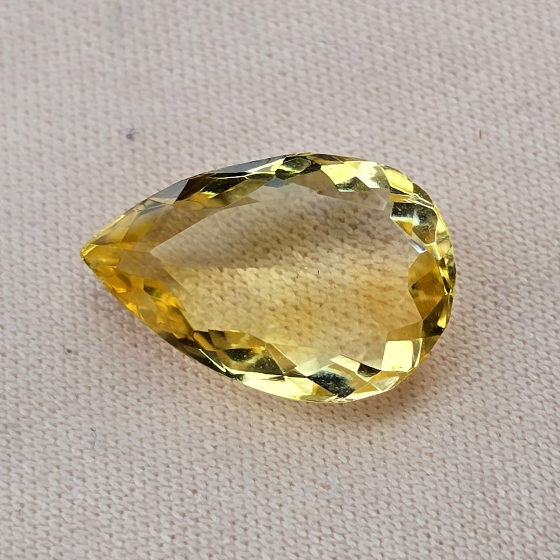 5.50 Ct Natural Citrine: Gemstones: Natural Citrine /Carat Weights: 5.50 Ct /Size or Dimensions: 15 X 10 X 6 mm Approx