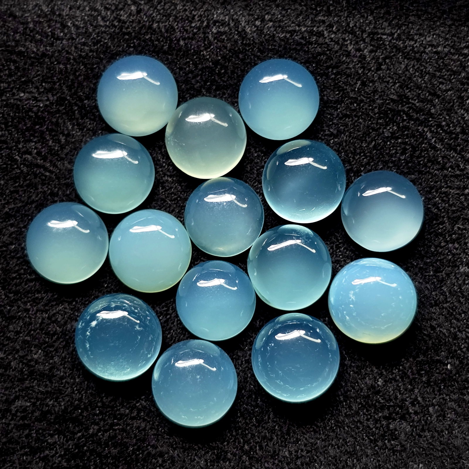19.36 ct Natural Chalcedony Set: Gemstones: Natual Chalcedony /Carat Weights: 19.36 ct /Size or Dimensions: 7 X 7 mm
