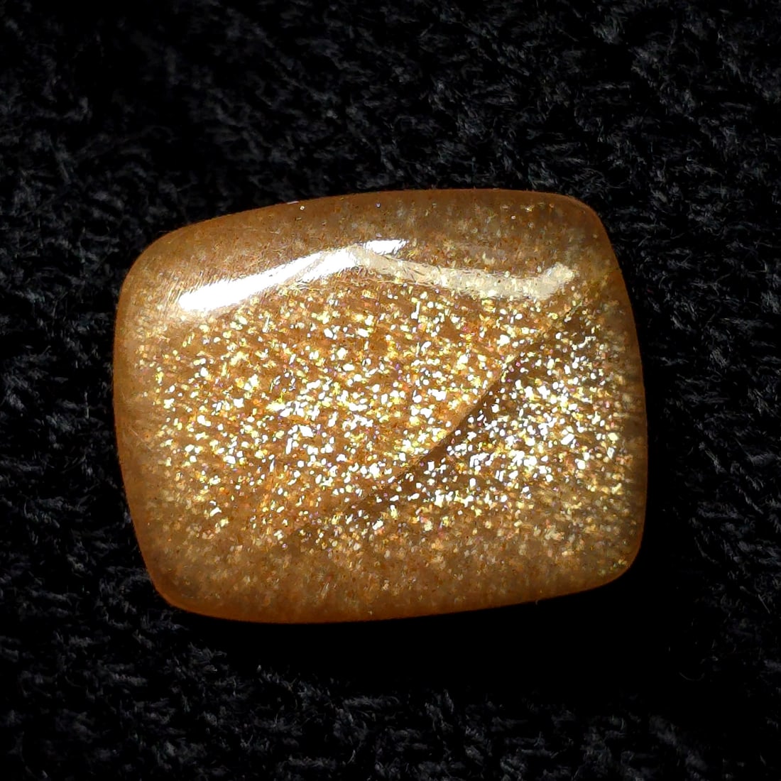 17.13 ct Natural Sunstone: Gemstones: Natural Sunstone /Carat Weights: 17.13 ct /Size or Dimensions: 20.40 X 16.40 X 5.80 mm Approx
