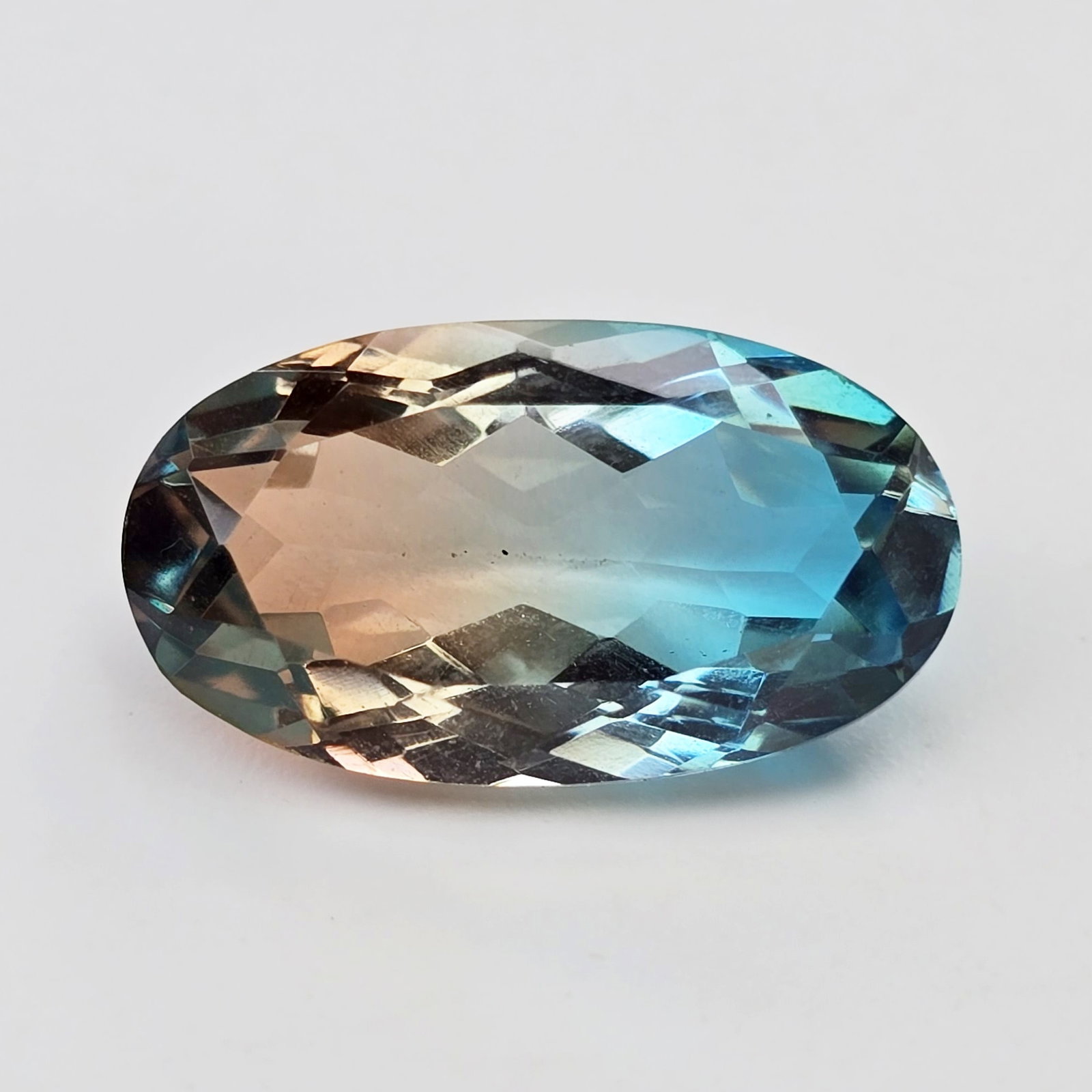 8.65 Ct "Beautiful"Aqua Terra Costa Doublet Quartz: Gemstones: Natural Quartz /Carat Weights: 8.65 ct /Size or Dimensions: 18 X 10 X 7.20 mm Approx /Treatment: Doublet QuartzThis beautiful gemstone is crafted from two layers of natural quartz, forming 