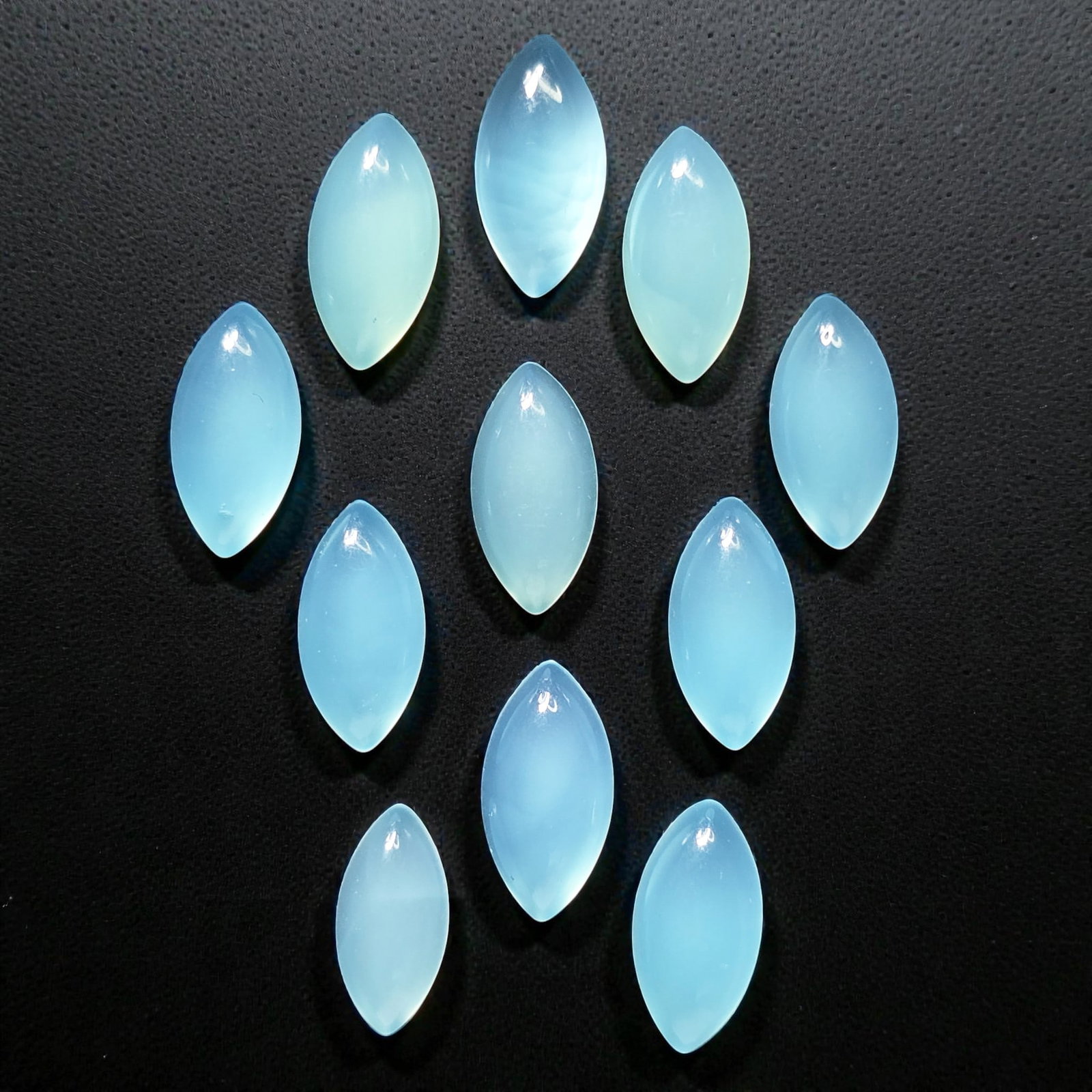 20.60 ct Natural Chalcedony Marquise Set: Gemstones: Natual Chalcedony /Carat Weights: 20.60 ct /Size or Dimensions: 12 X 6 mm