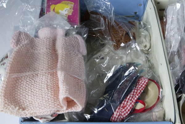 Vintage 1962 Barbie Doll With Case - 2