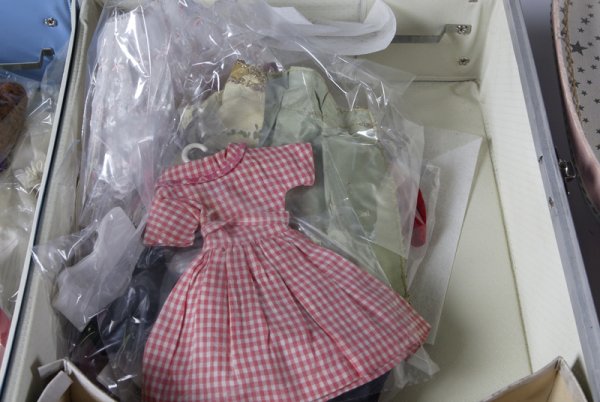 Vintage 1962 Barbie Doll With Case - 3