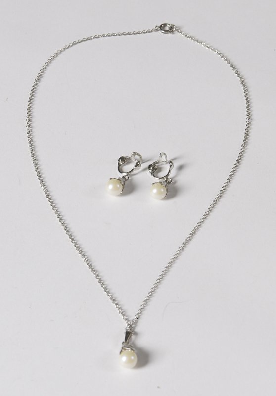 Elegant Silver And Faux Pearl Jewelry Suite