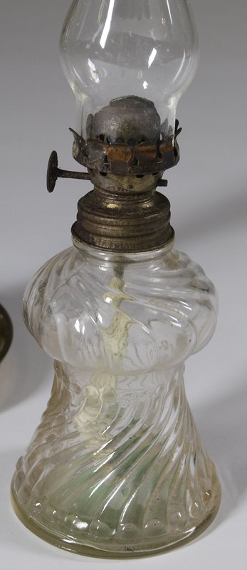 Small 19th C Oil Lamp With Two Brass Table Article - 3
