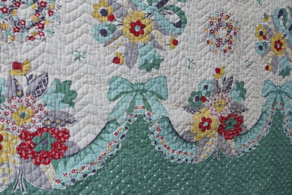 L.19/E20C.Antique Appliqued Floral Desigd. Quilt - 3