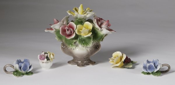 Capodimonte Floral Centerpiece & 2 Fl. C.Stks