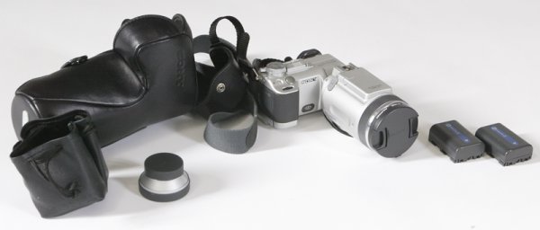 Sony Cyber-shot DSC-F717 Digital Camera 5mpx: This camera has an amazing 5X Carl Ziess optical zoom lens great for point and shoot mode and has a host of manual controls for creative shooting with ISO sensitivities of 100/200/400/800 and shutter 