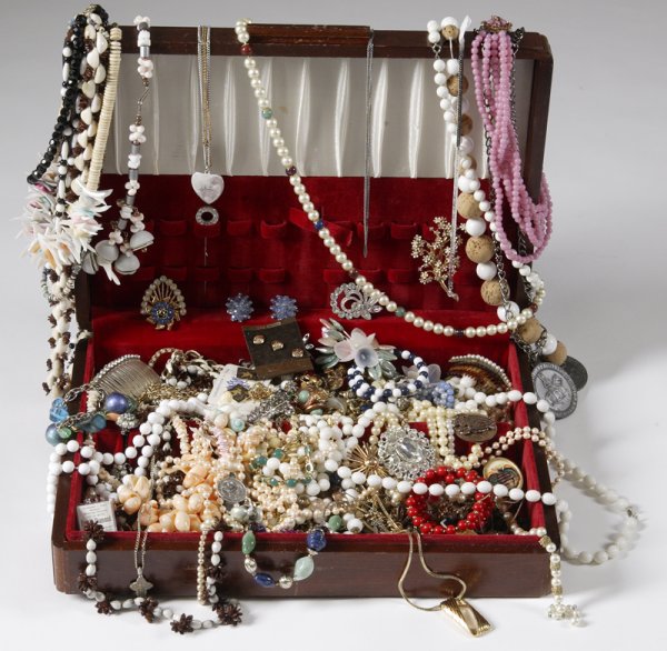 Very Large Lot of Ladies Costume Jewelry: Over 200 pieces of fine jewelry to include necklaces, brooches, earrings and much, much more. Includes some Sterling and Trifari. All in good, used condition. Private collection Bloomfield Hills, Mich