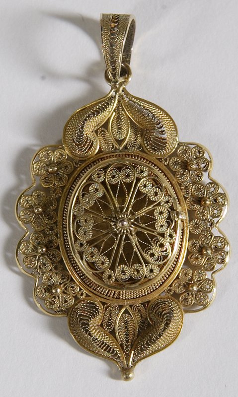 Antique Italian 14K Gold Filagree Locket: Cartouche shaped with very fine filigree work. Center with door opening to reveal a compartments. Unmarked. Tested 14K or better. 5 grams TW. Circa 1910. 1.75" L. Very fine condition. Private collecti