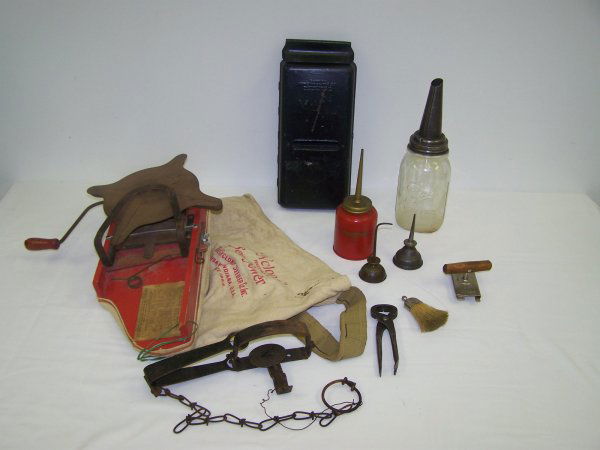 Large Lot Of Oil Cans & Various Tools: Lot includes various oil cans in different sizes, antique tools, Bonny jar and bottle opener, vintage black one slot mail box, etc. Good used condition.