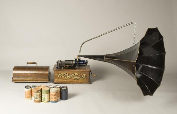 Early 20th C. Edison Home Phonograph: Model A, "suitcase" phonograph. Oak cabinet with finger joints, serial #300978, decaled front and with flower horn. Includes 9 playable cylinders including "My Uncles Farm." Private collection Oxford,